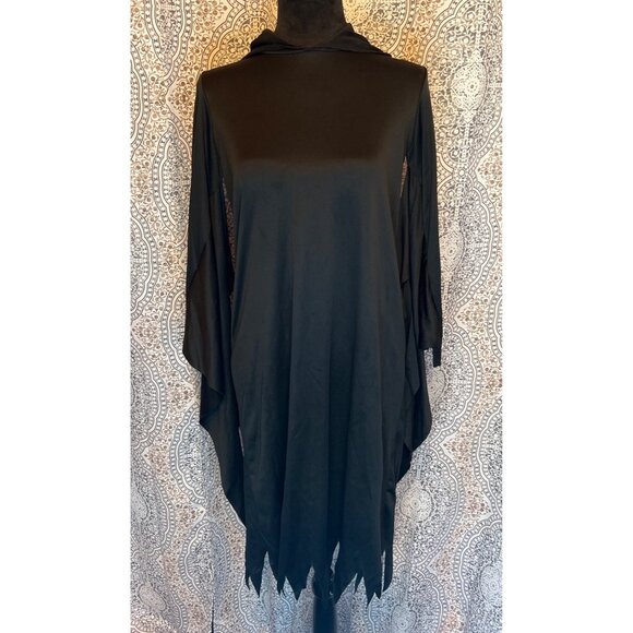 Adult Scream-Inspired Black Hooded Costume Dress With Jagged Hem & Bloody Knife - Picture 3 of 7